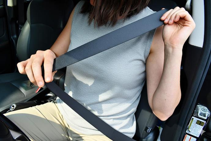 Cinturón de seguridad para coche de poliéster 47mm 2.300kg negro a metros, ideal para confección y reemplazo de cinturones de seguridad, arneses, sistemas de amarre, correas industriales, trincajes profesionales, tapicería automotriz, camperizaciones, transporte, bricolaje y proyectos de seguridad, fabricado en poliéster 100% de alta tenacidad con alargamiento <7%, resistencia a la tracción 2.300 kg, termofijado, flexible y suave, disponible en rollos de 25 metros (mínimo), múltiplos de 25m y rollos especiales hasta 250 metros, cumpliendo norma UNE-EN 12195-2, perfecto para cinta poliéster 47mm 2300kg, cinturón de seguridad coche por metros, cinta de amarre poliéster negra, cinta alta resistencia automoción, cinta poliéster para trincaje UNE-EN 12195-2, cinta textil de alta tenacidad, cinta para cinturones y arneses, rollo cinta cinturón 25 metros, cinta para tapicería automotriz, cinta poliéster industrial, cinta para camper, cinta de seguridad por metro.